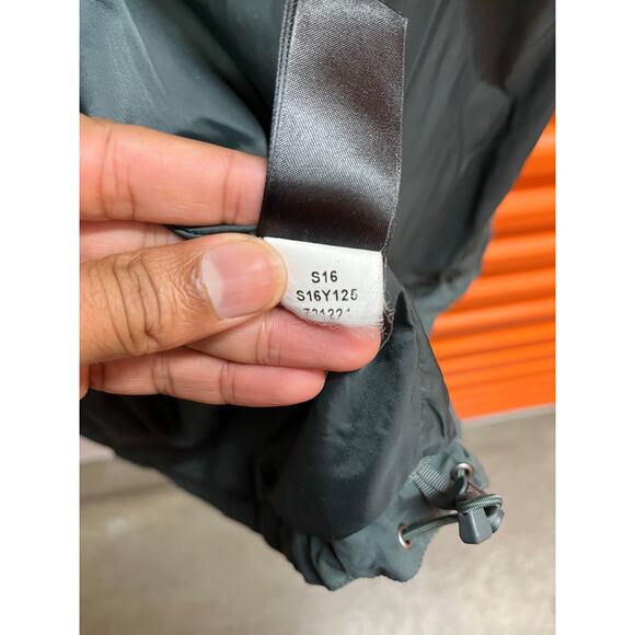 The North Face - Resolve 2 Thyme Waterproof Jacket Size M - Picture 6 of 7